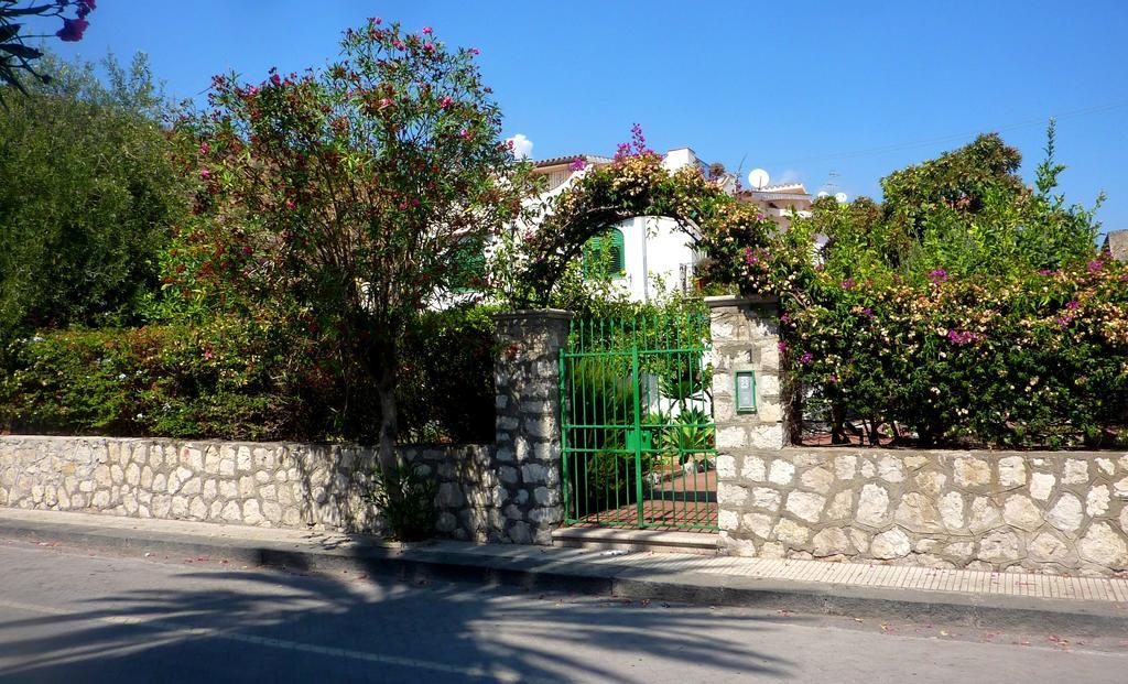 Seafront Apartments Garden House Taormina Pokoj fotografie