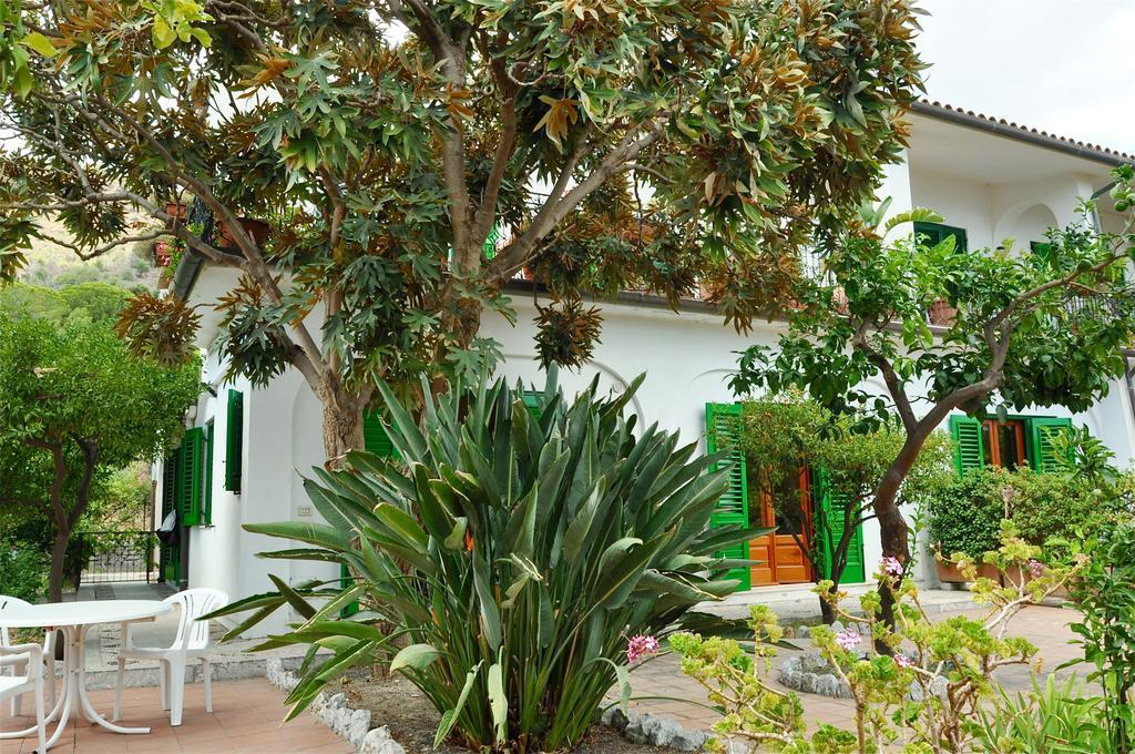 Seafront Apartments Garden House Taormina Pokoj fotografie